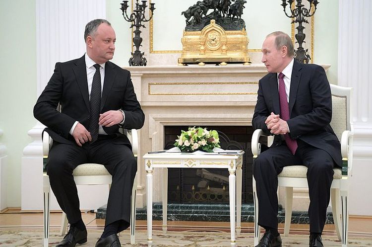 Ігор Додон, Владімір Путін Путін заявив, що підтримає Додона у боротьбі з «узурпаторами»