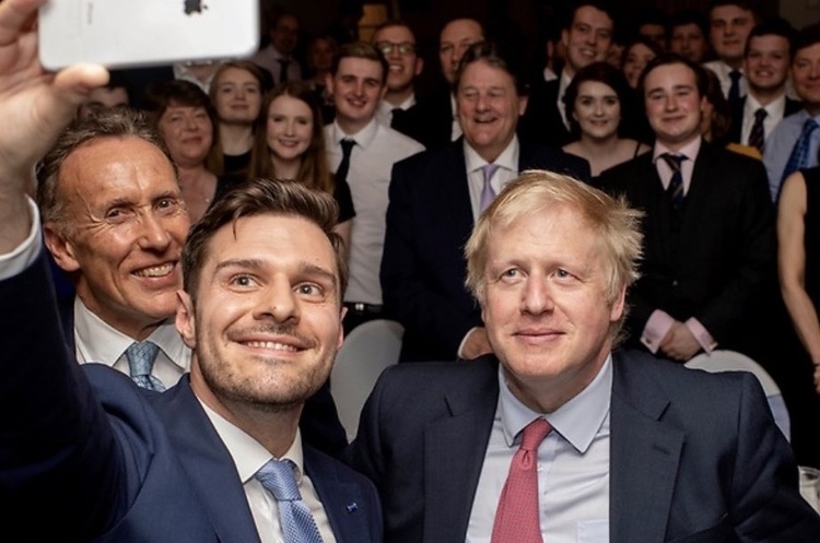 Twitter Boris Johnson Борис Джонсон виграв перший тур виборів на лідера консерваторів