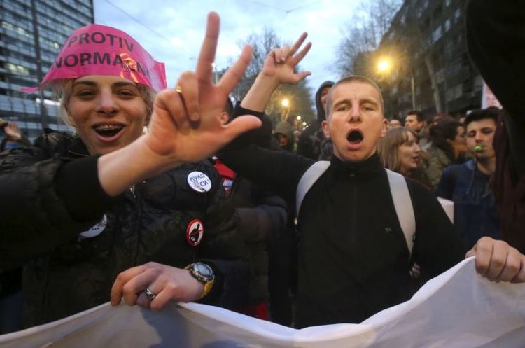 В Сербії мітингують проти міністра фінансів – його звинуватили в плагіаті В Сербії мітингують проти міністра фінансів – його звинуватили в плагіаті