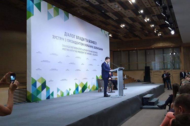 Президент Володимир Зеленський «Коломойський буде вкладати великі гроші в інфраструктуру Донбасу, але він поки про це не знає» – Зеленський