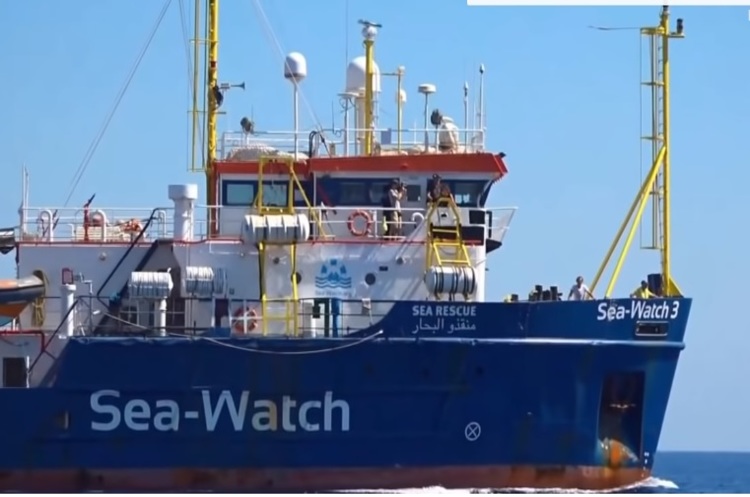 скрін-шот Euronews Судно Sea Watch з мігрантами увійшло в води Італії без дозволу