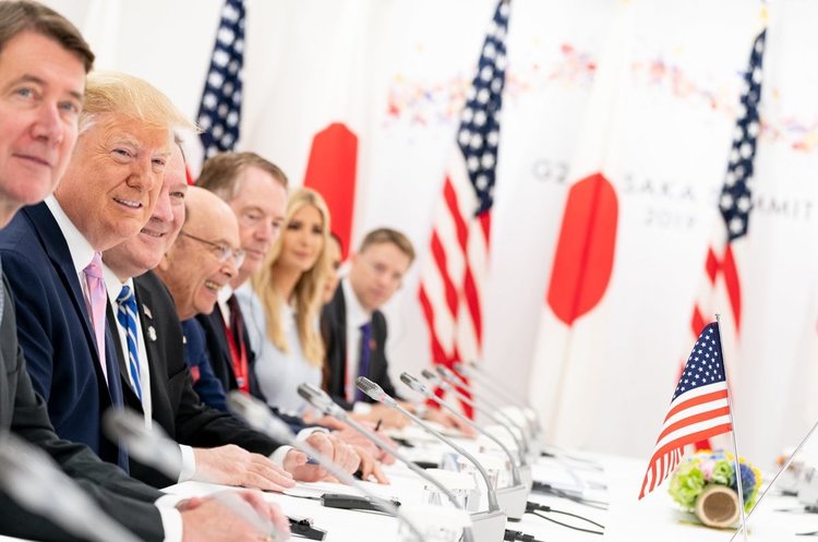 Twitter @IvankaTrump Трамп пообіцяв зняти блокаду з Huawei