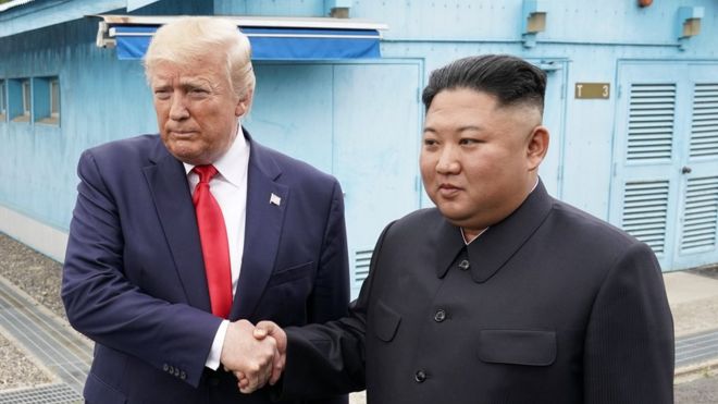 Фото: REUTERS Зустріч Трампа і Кіма: президент США приїхав на кордон двох Корей