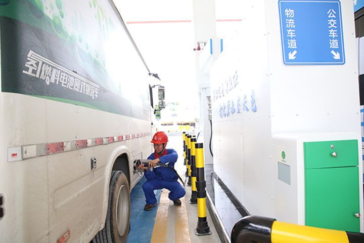 Sinopec збудувала в Китаї першу водневу заправну станцію Sinopec збудувала в Китаї першу водневу заправну станцію