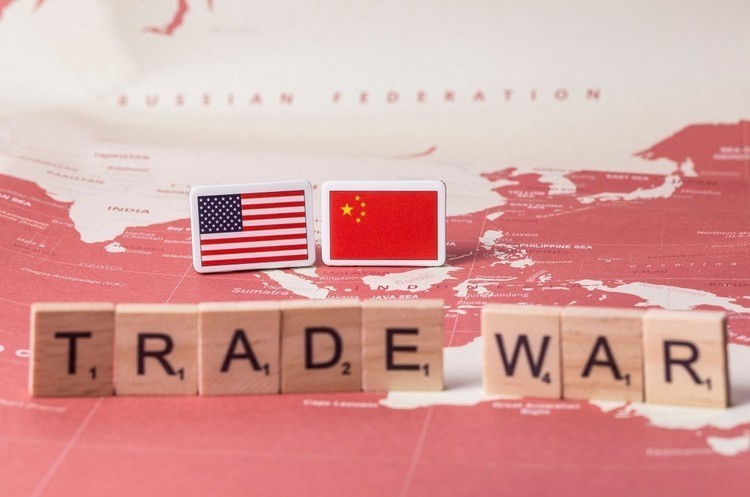 Трамп заявив, що будь-яка угода з КНР має бути дещо зміщена на користь США Трамп заявив, що будь-яка угода з КНР має бути дещо зміщена на користь США