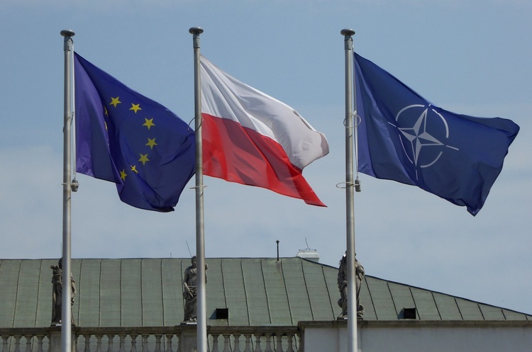 Польща і НАТО вперше підписали угоду в сфері кібербезпеки Польща і НАТО вперше підписали угоду в сфері кібербезпеки