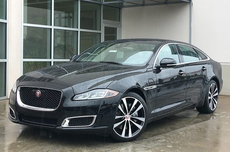 Jaguar XJ Jaguar Land Rover запускає на своєму заводі серійне виробництво електромобілів