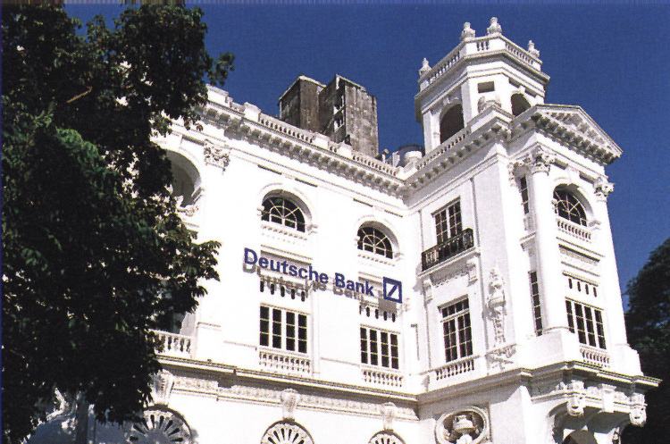 Deutsche Bank скоротить 18 000 робочих місць до 2022 року Deutsche Bank скоротить 18 000 робочих місць до 2022 року