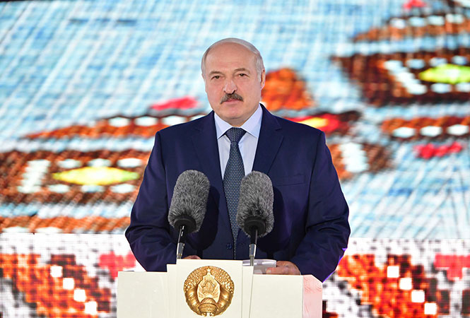 президент Білорусі Олександр Лукашенко Лукашенко відповів на пропозицію Зеленського зустрітись із Путіним у Мінську