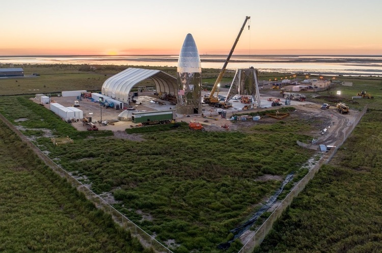 фото SpaceX На ракетній платформі SpaceX сталася пожежа