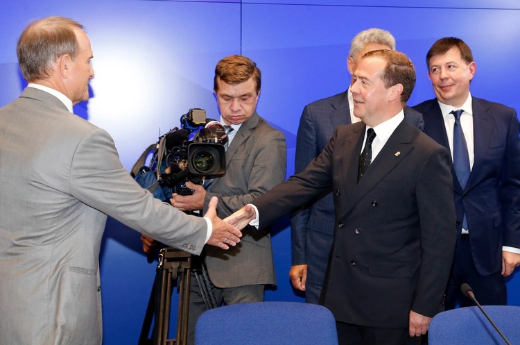 https://er.ru Медвєдєв запропонував два рішення стосовно транзиту газу через Україну