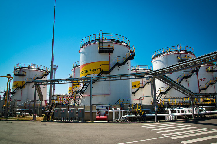РФ на початку липня скоротила видобуток нафти до мінімуму за 3 роки РФ на початку липня скоротила видобуток нафти до мінімуму за 3 роки
