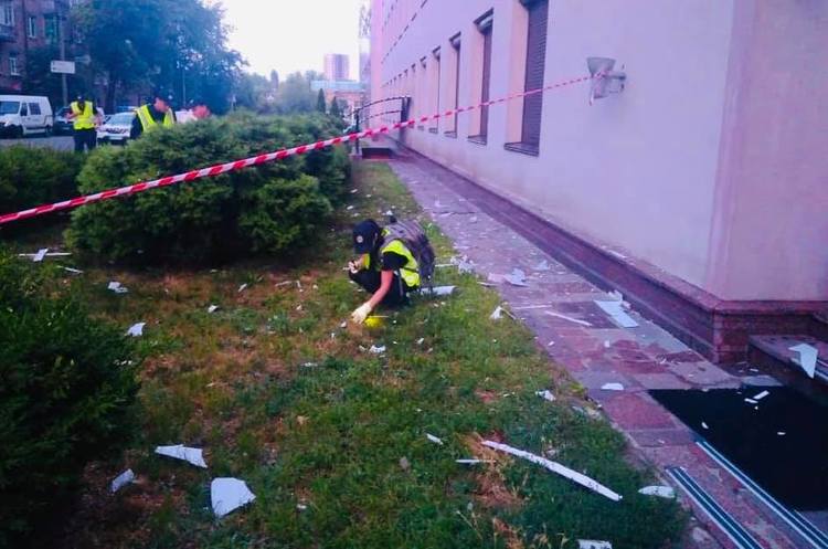 Фото: Поліція Києва Телеканал «112 Україна» вночі обстріляли з гранатомета