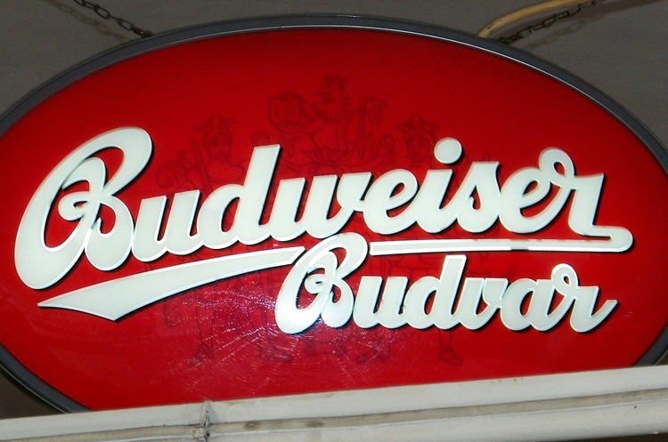 Виробник пива Budweiser скасував плани провести ІРО, яке могло стати найбільшим в 2019 році Виробник пива Budweiser скасував плани провести ІРО, яке могло стати найбільшим в 2019 році