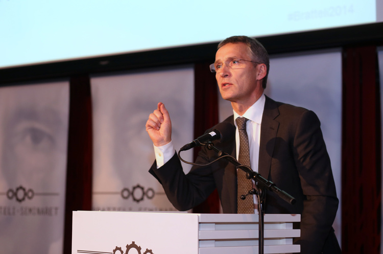 Єнс Столтенберг, глава НАТО Столтенберг попередив Німеччину про нову російську ядерну ракету