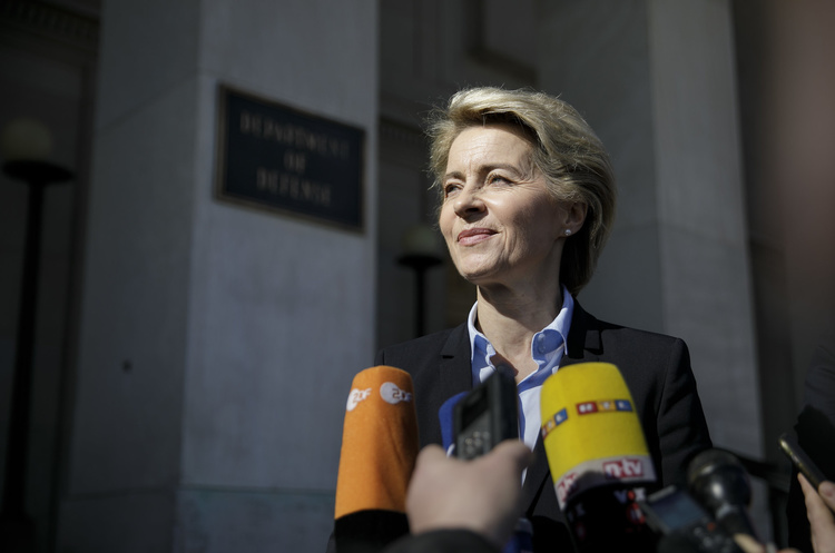 Урсула фон дер Ляєн ЄК вперше очолила жінка: Європарламент обрав Урсулу фон дер Ляєн