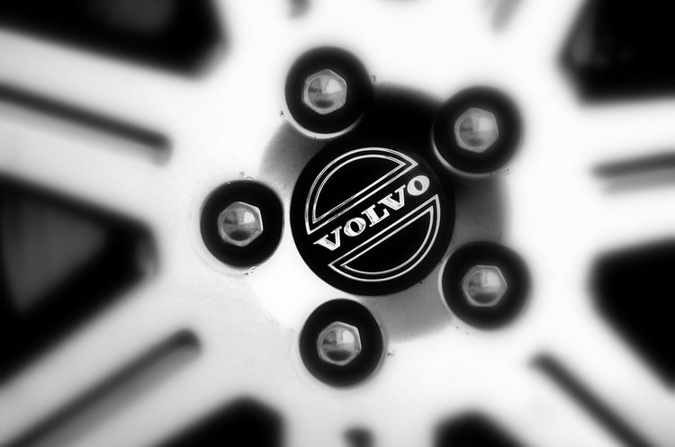 Volvo скорочує робочі місця, оплату працівникам та витрати на тлі глобального спаду автопрому Volvo скорочує робочі місця, оплату працівникам та витрати на тлі глобального спаду автопрому