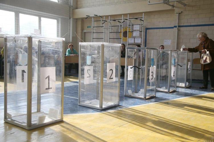 Фото: УНІАН Поліція: понад 600 повідомлень про порушення на виборах, найбільше – на Донеччині