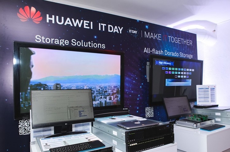 Через американські санкції Huawei посварився зі своїм найбільшим партнером