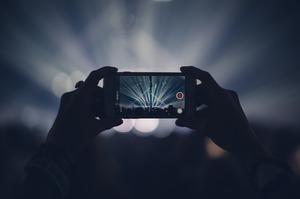 Світові поставки смартфонів впали на 2,3%