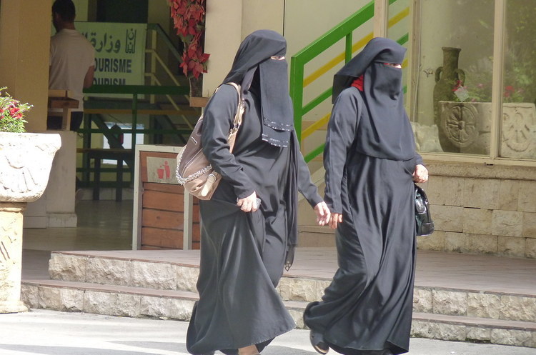 Жінкам в Саудівській Аравії дозволили подорожувати самостійно