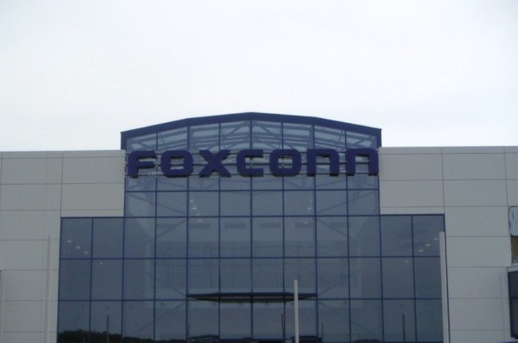 Foxconn хоче продати свій новий завод у Китаї за $8,8 млрд через торгову війну між США та КНР Foxconn хоче продати свій новий завод у Китаї за $8,8 млрд через торгову війну між США та КНР