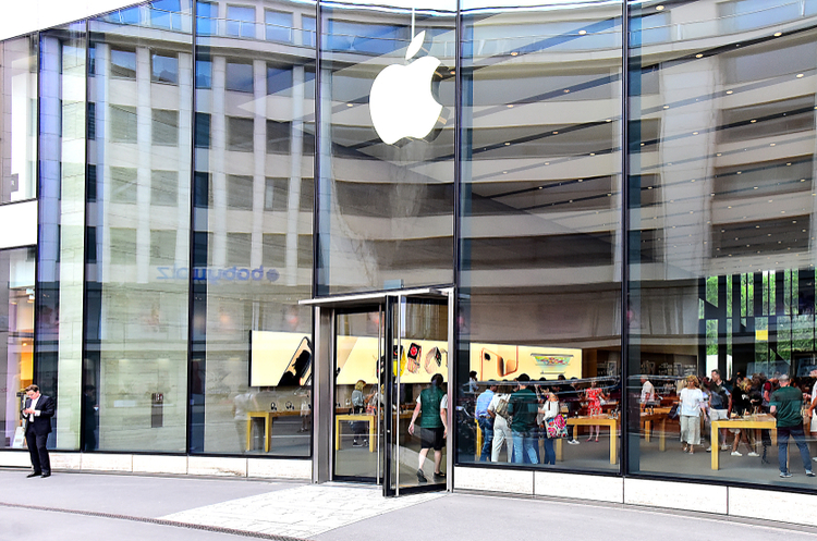 фото Shutterstock Apple придумала, як змусити користувачів міняти акумулятор тільки у своїх сервісних центрах
