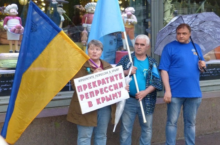 В центрі Москви пройшли пікети за деокупацію Криму В центрі Москви пройшли пікети за деокупацію Криму