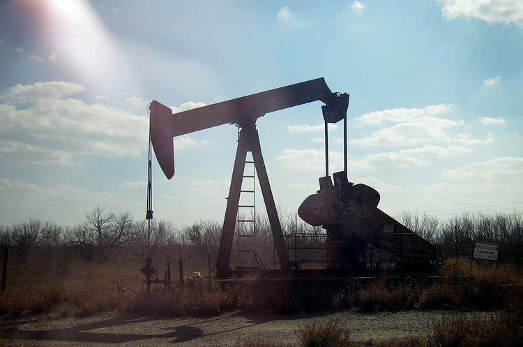 Ціни на нафту ростуть на тлі атаки на нафтове родовище в Саудівській Аравії Ціни на нафту ростуть на тлі атаки на нафтове родовище в Саудівській Аравії
