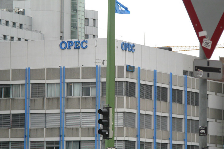 Країни ОПЕК перевиконали угоду про скорочення видобутку нафти Країни ОПЕК перевиконали угоду про скорочення видобутку нафти