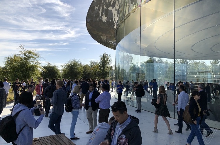 фото The Verge Bloomberg розповів, якими будуть нові гаджети від Apple
