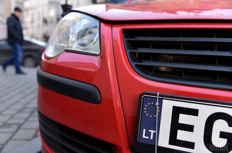 Зеленський знову внесе законопроект про відтермінування штрафів для «євроблях» Зеленський знову внесе законопроект про відтермінування штрафів для «євроблях»
