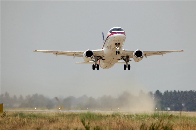 Останній зарубіжний експлуатант SSJ100 продає свої російські літаки Останній зарубіжний експлуатант SSJ100 продає свої російські літаки