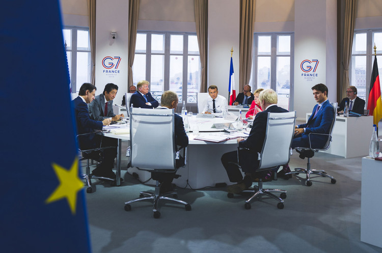elysee.fr Макрон подарував учасникам саміту G7 годинники з пластику, виловленого в океані
