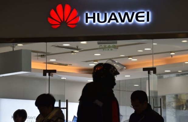 фото DR Huawei випустить нові смартфони, в яких не буде сервісів Google