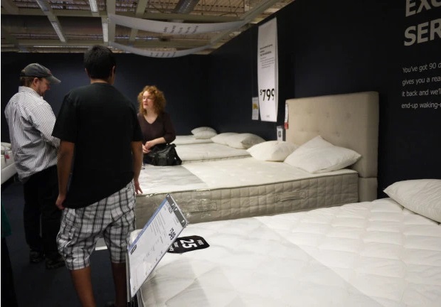 Фото Alamy IKEA дозволить покупцям спати в магазині на ліжках компанії