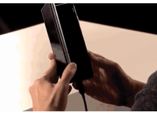 Samsung Galaxy Fold Samsung розробляє другий гнучкий смартфон, який складатиметься в квадрат