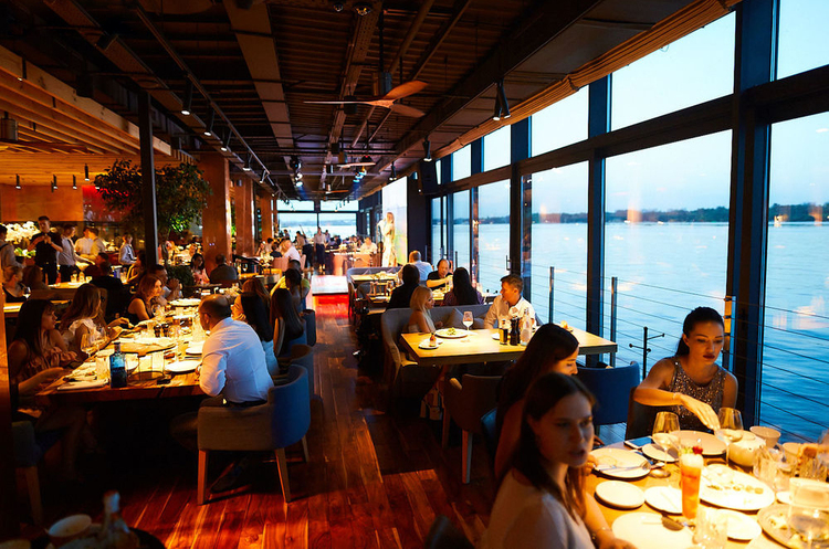 Veranda on the river: Киевский Hot Point на воде Veranda on the river: Киевский Hot Point на воде
