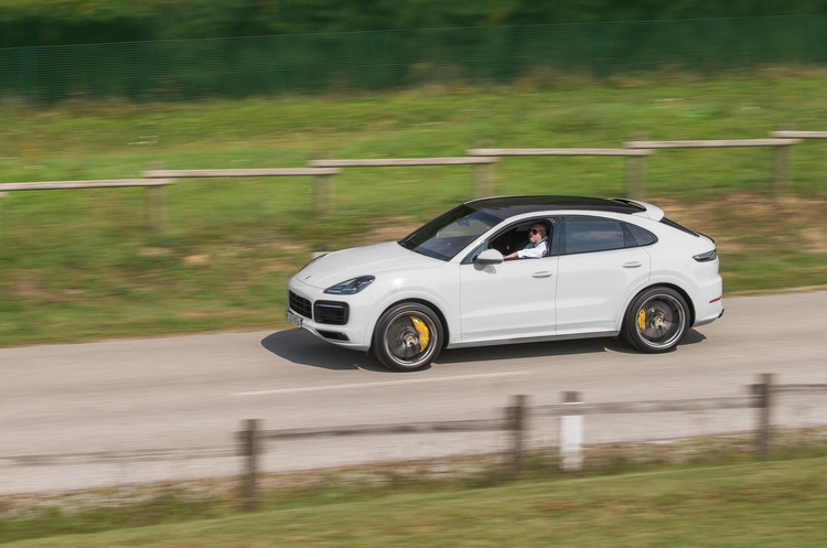 Porsche Cayenne Coupe: виправленому вірити Porsche Cayenne Coupe: виправленому вірити
