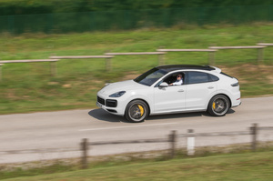 Porsche Cayenne Coupe:  