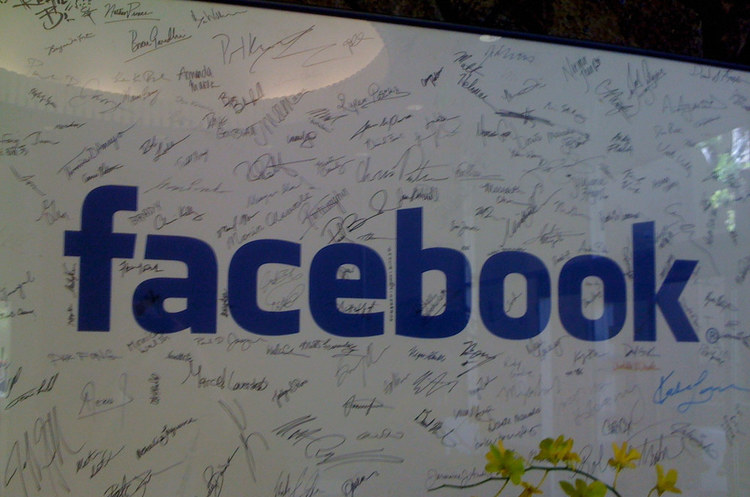 Facebook злив в мережу майже 420 млн телефонних номерів своїх користувачів Facebook злив в мережу майже 420 млн телефонних номерів своїх користувачів