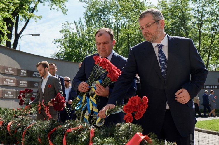 колишні народні депутати Дмитро Колесніков та Олександр Вілкул Луценко: Колеснікова та Вілкула оголошено у розшук