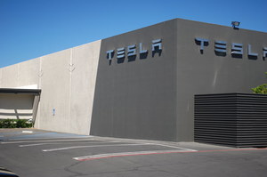Tesla запускає власне виробництво акумуляторних батарей