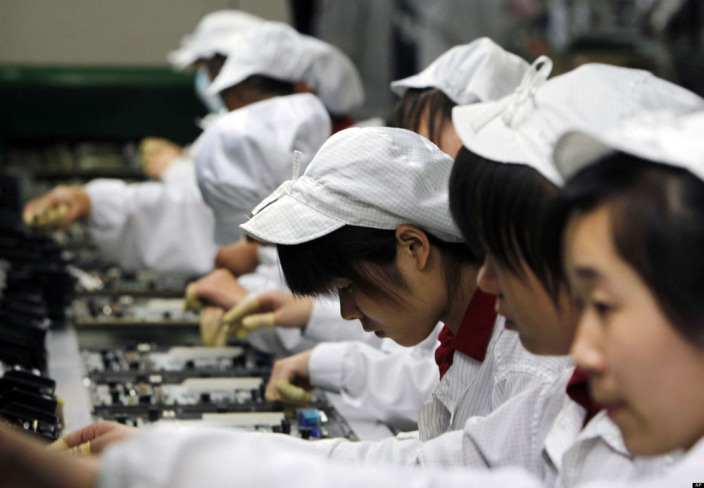 Apple та Foxconn порушили китайське трудове право під час збірки iPhone в КНР – Bloomberg Apple та Foxconn порушили китайське трудове право під час збірки iPhone в КНР – Bloomberg