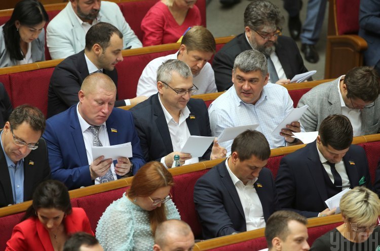 Парламент ухвалив за основу законопроект щодо детінізації розрахунків в торгівлі Парламент ухвалив за основу законопроект щодо детінізації розрахунків в торгівлі
