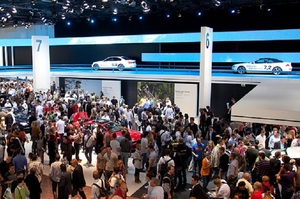 Новинки Франкфуртского автосалона: самый изящный из AMG, первый «гибрид» от Lamborghini, «хрустальный» BMW и тонкий троллинг от Nissan Juke