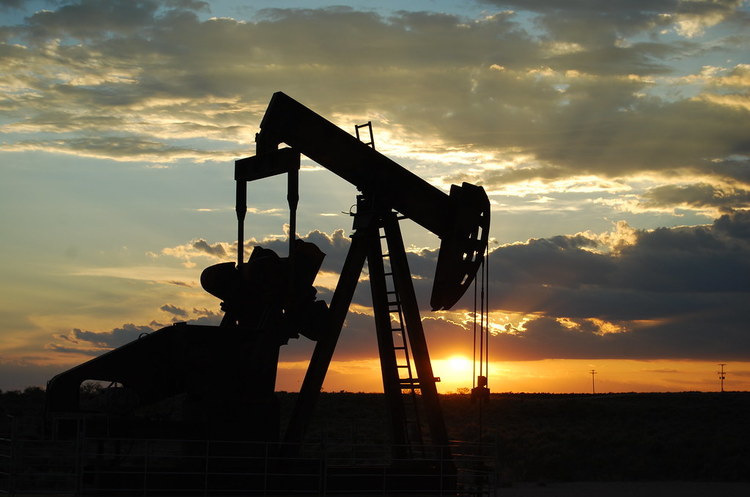Ціни на нафту виросли майже на 20% після атак на потужності Saudi Aramco Ціни на нафту виросли майже на 20% після атак на потужності Saudi Aramco