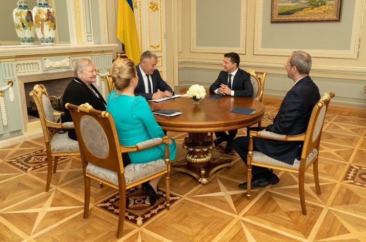 Україна та Словаччина обговорили питання покращення бізнес-клімату, збільшення інвестицій та боротьби з контрабандою Україна та Словаччина обговорили питання покращення бізнес-клімату, збільшення інвестицій та боротьби з контрабандою