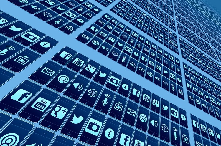 Znaj.ua і Politeka.net заперечують використання фейків у Facebook Znaj.ua і Politeka.net заперечують використання фейків у Facebook