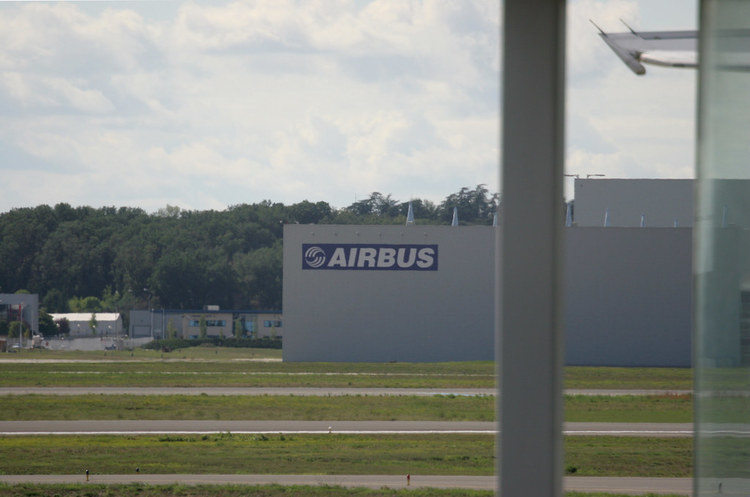 Airbus отримав доступ до засекречених даних закупівель збройних сил Німеччини Airbus отримав доступ до засекречених даних закупівель збройних сил Німеччини